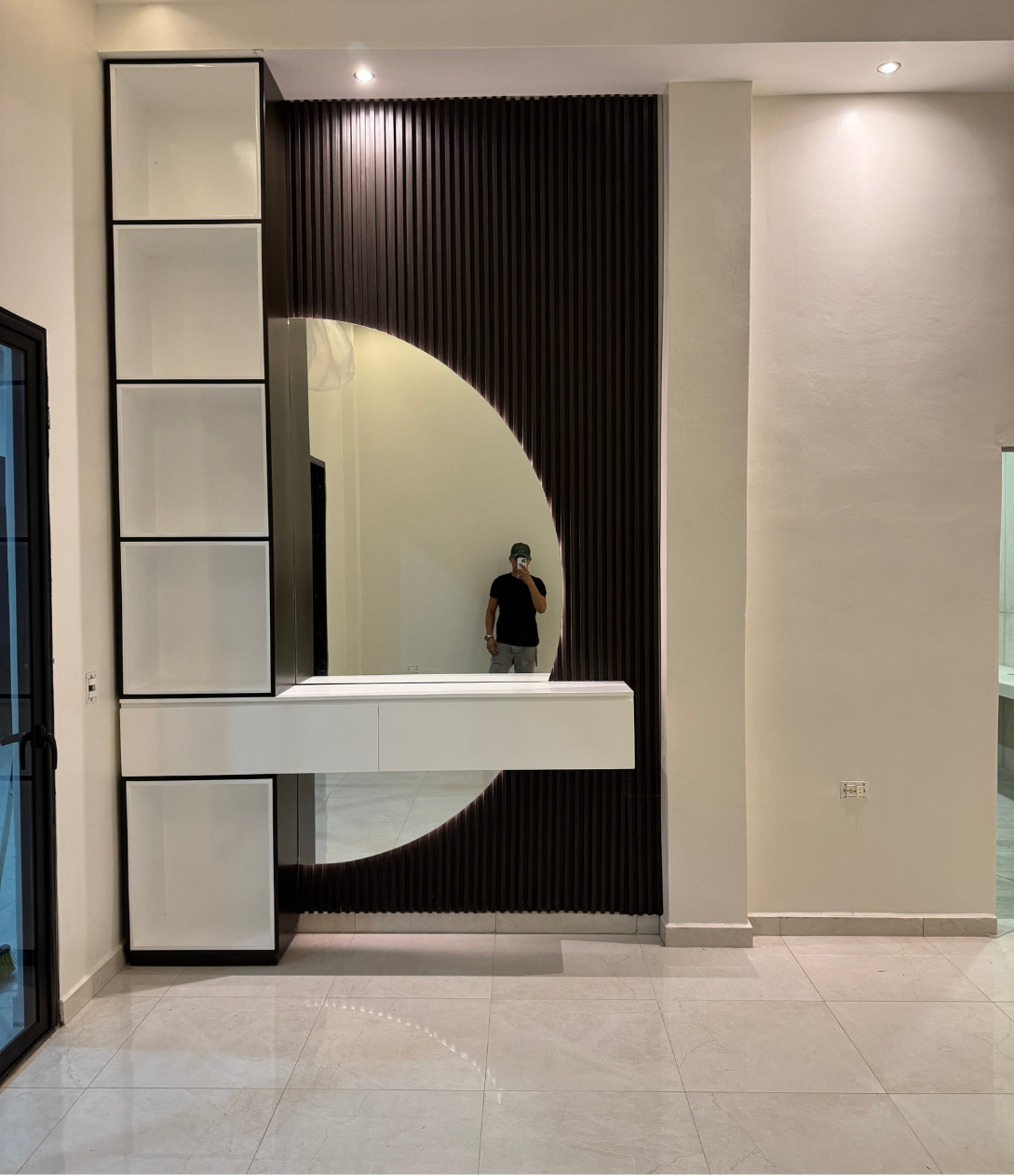 Mueble con espejo 